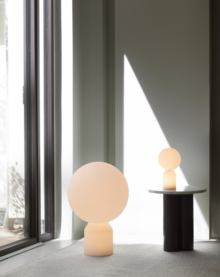 Normann Copenhagen Yo Tischleuchte in Weiß für Innen- und Außenbereich - Bild 2