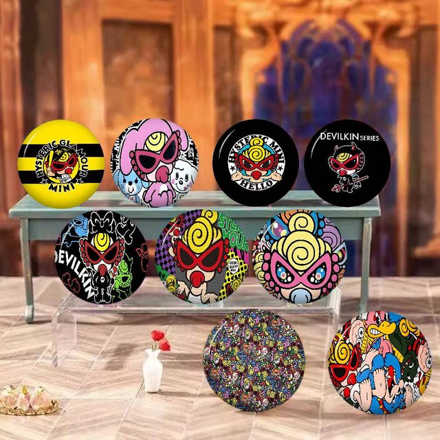 Hysteric Mini Brosche, Cartoon, 58 mm, Bunt - Bild 1