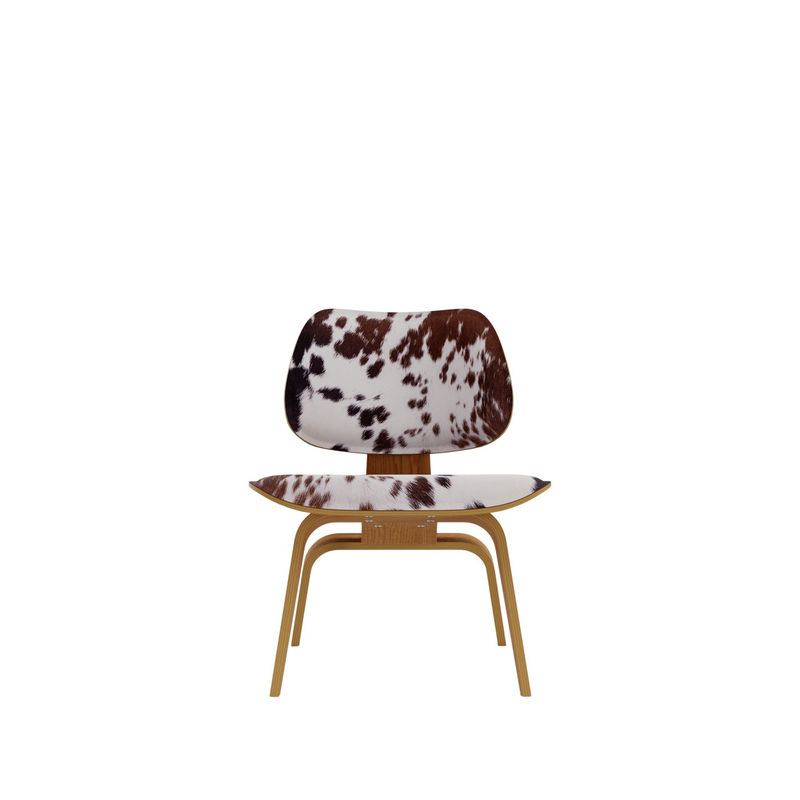 Vitra Plywood Group LCW S Sessel mit Schichtholz-Gestell und braunem Fellbezug - Bild 2