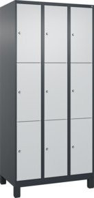 C+P Schließfachschrank Classic PLUS mit 3 Abteilen und Füßen, Farbe Anthrazit/Lichtgrau, B/T/H: 90 x 50 x 195 cm - Bild 1