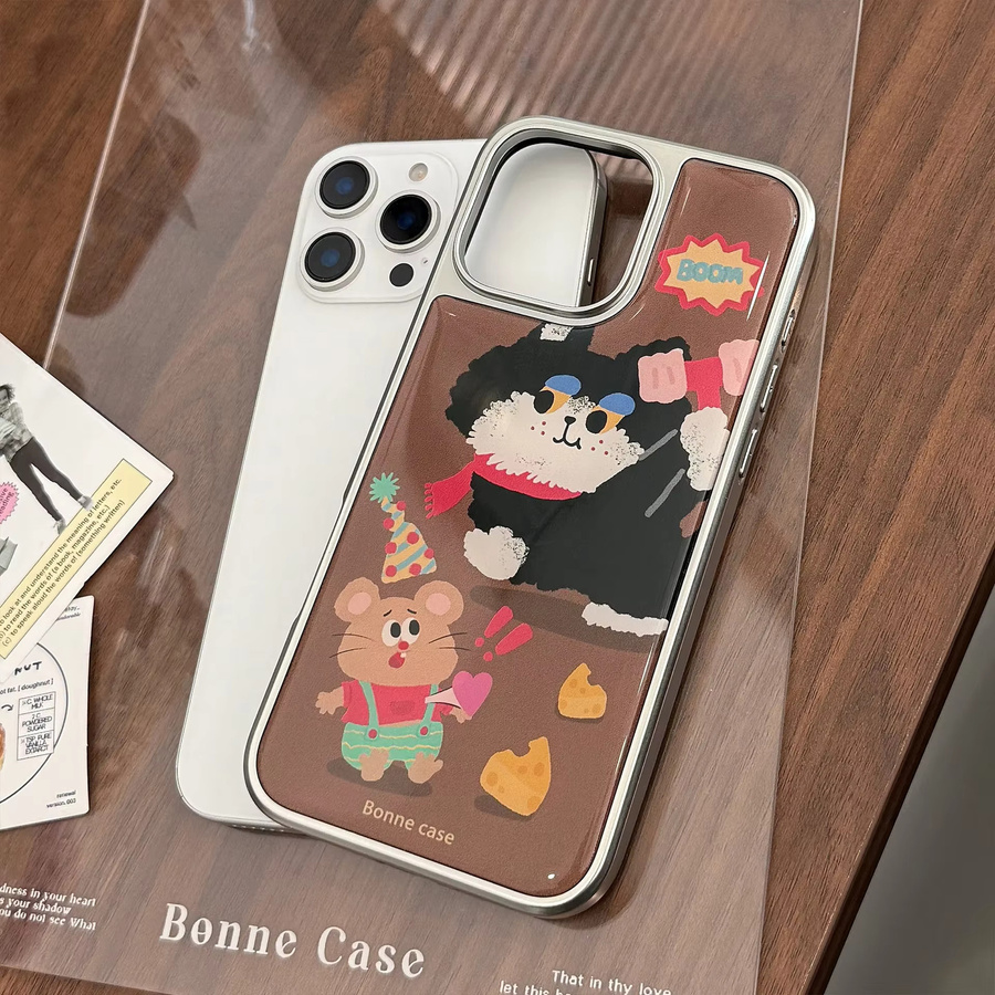 Stoßfeste Handyhülle mit Schwarzer Katze und Käse-Maus Motiv für iPhone 16 15 14 13 Pro Max in Schwarz - Bild 2