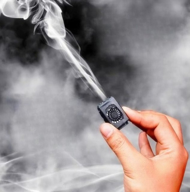 Magic.Factory Smoke eGo (Mini) Bühne Zaubertricks Rauch Gerät, mit Fernbedienung, USB aufladbar - Bild 1