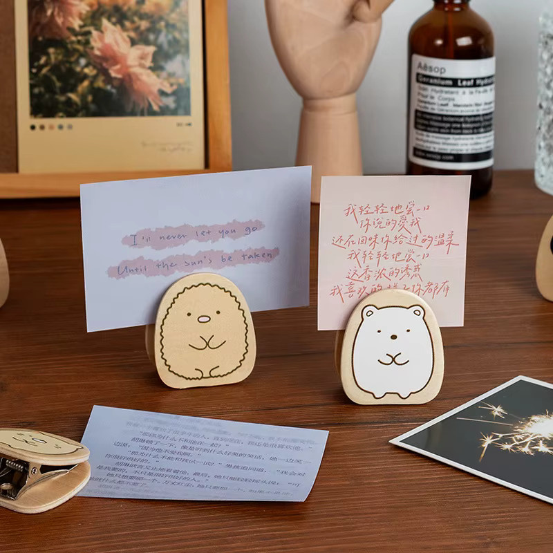 Sumikkogurashi Foto-Clip aus Holz als minimalistischer Schreibtisch-Organizer und Memo-Notizhalter in Braun, Grün und Multicolour - Bild 2