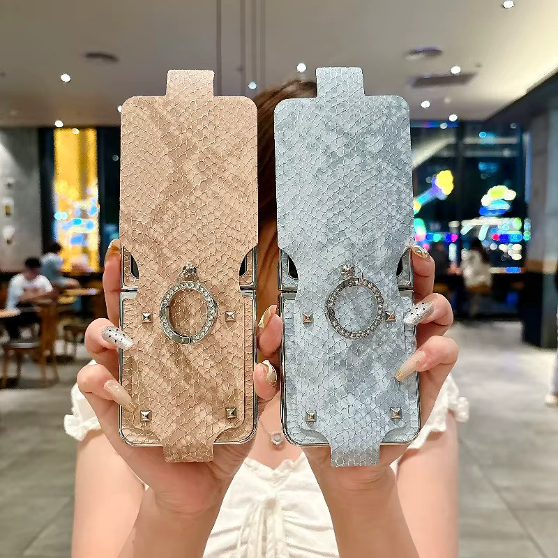 Schlangenhaut-Leder Handyhülle mit Glitzer-Diamant-Ringhalter für Samsung Galaxy Z Flip 7, 6, 5, 4, 3 5G in Blau - Bild 1