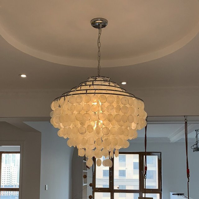 Moderner Muschel-Kronleuchter von HomeLover aus Metall und Glas in Gold, Chrom und Weiß - Bild 1