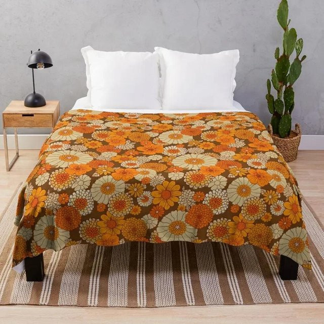 LjqTwo Retro Überwurfdecke im 70er Jahre Flower Power Design, Flanellstoff in Orange und Braun, B/B: 150 x 200 cm - Bild 1