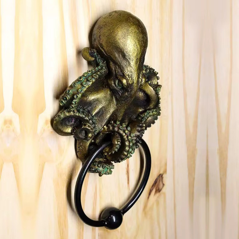 Pacific Giftware Dekorativer Oktopus-Schädel-Monster-Türklopfer aus Kunstharz und Gusseisen in Gold als Wandskulptur und Türring-Dekoration - Bild 2