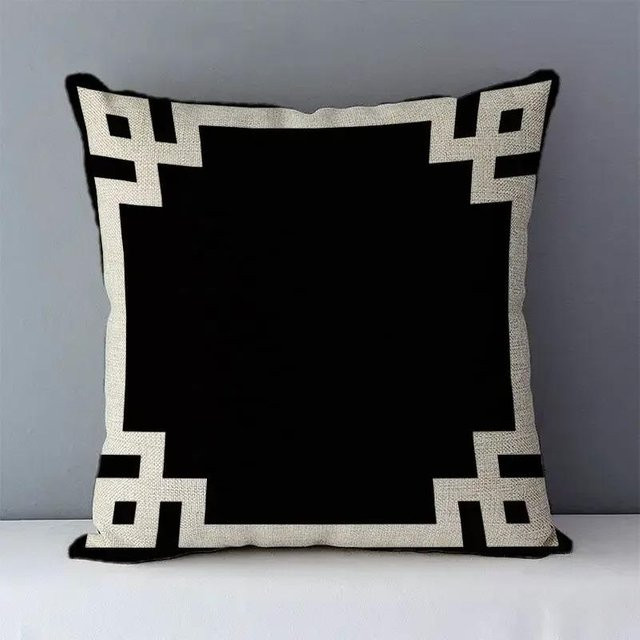 JMG Clothing Kissenhülle mit geometrischem Tierprint in Schwarz-Weiß, doppelseitig bedruckter Kurzplüsch-Zierkissenbezug, B/T: 45 x 45 cm - Bild 1