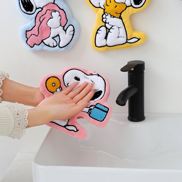 Bandai Snoopy Handtuch aus Korallen-Samt, saugfähiges dekoratives Handtuch zum Aufhängen - Bild 1