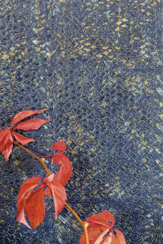 Tapete Laca Salvaje von Elitis in Blau und Gold mit abstraktem Animal-Print - Bild 3