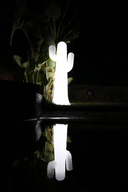 Stehlampe Cactus Design in Weiß aus Polyethylen mit LED, Höhe: 140 cm, Breite: 61 cm - Bild 1