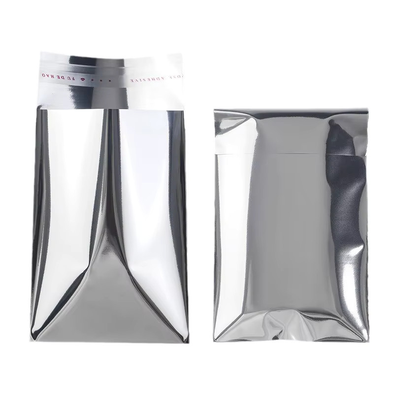 Selbstdichtende Aluminiumbeutel in Silber und Gold als praktische Aufbewahrungslösung für Schmuck und Kleinteile - Bild 2
