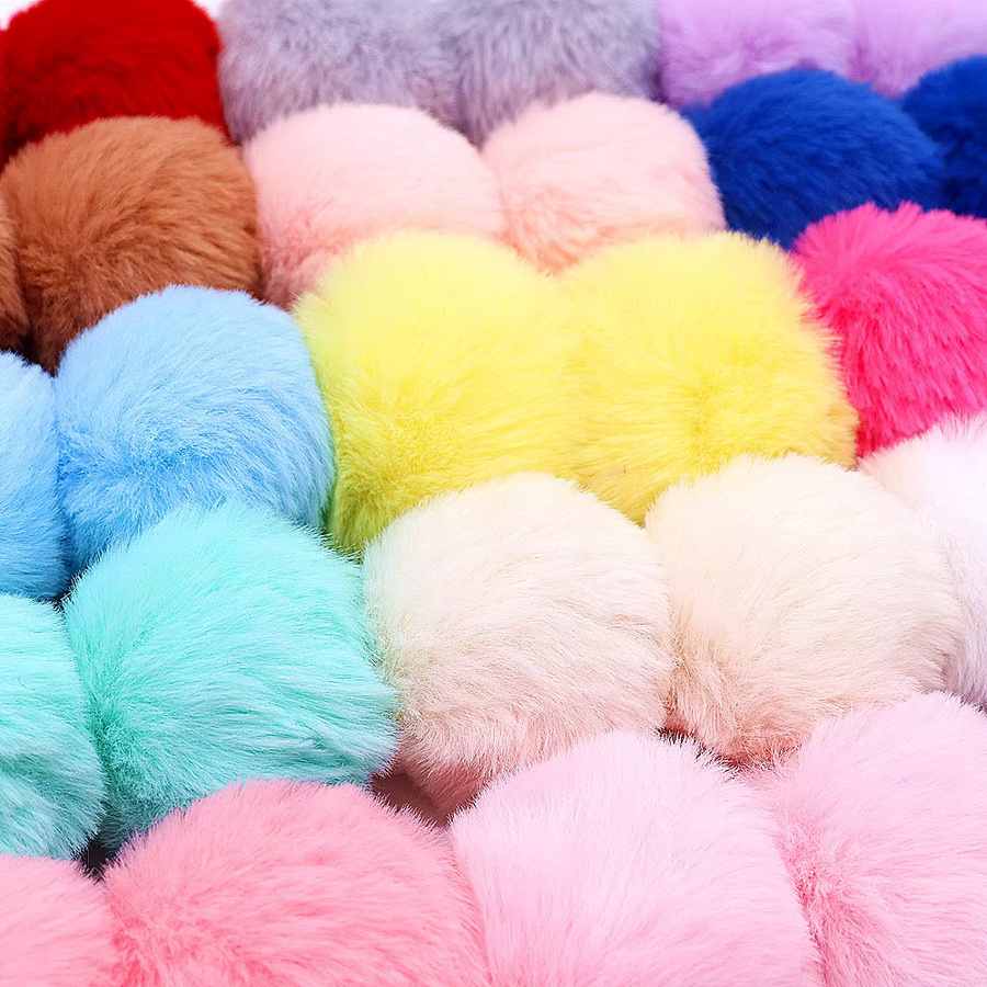 5er Set flauschige Kunstpelz Pompoms in Multicolour, Durchmesser: 5 cm, ideal für DIY-Handwerk und Hochzeitsdekoration - Bild 4