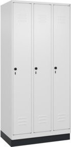 C+P Spind Classic PLUS Garderobenschrank mit 3 Abteilen, Sockel, Sicherheits-Drehriegel und 3 Garderobenhaken, Farbe: Grau/Weiß, H x B x T: 195 x 90 x 50 cm - Bild 1
