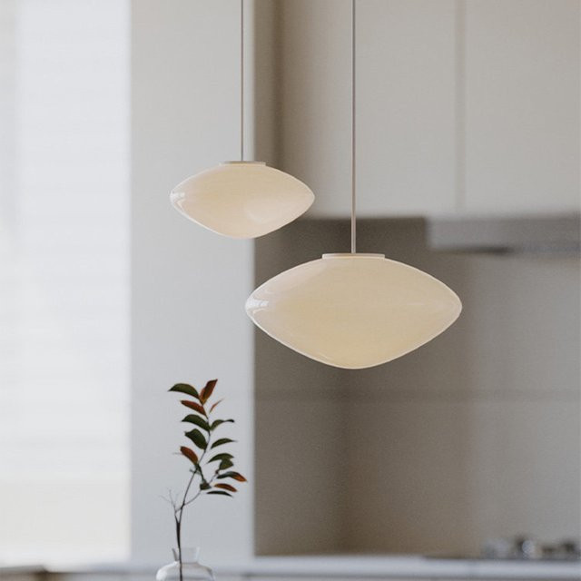 YANKE Pendelleuchte im skandinavischen Design aus Glas und Metall, transparente und weiße Hängelampe für Küche, Esszimmer und Wohnzimmer - Bild 1