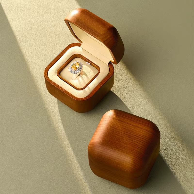 WoodTen Ringbox Schmuckaufbewahrungsbox für Damen in Beige und Braun - Bild 2