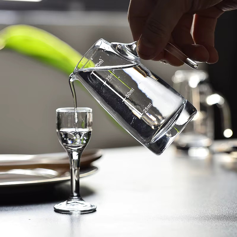 Chinesisches Baijiu-Set aus Glas mit transparentem Weinspender und Messskala, 100 ml Karaffe und 12 ml Schnapsglas - Bild 4