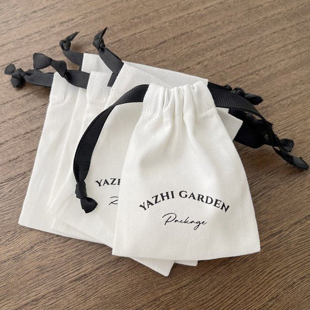 Personalisierte Schmuckverpackungsbeutel aus weißem Baumwoll-Canvas mit Kordelzug von NALIA'S POUCHES - Bild 1