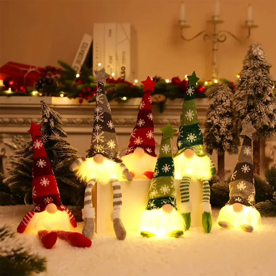 Weihnachts-Wichtel als LED-Anhänger aus Plüsch und Strick in Multicolour - Bild 3