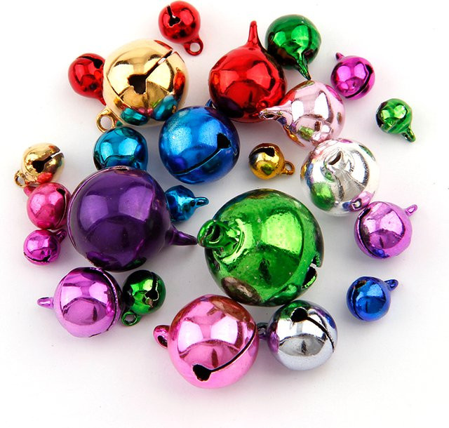 30 Stück bunte Jingle Bells aus Metall von Ywbeads als Weihnachtsdekoration und DIY-Bastelzubehör in Gold und Multicolour - Bild 1