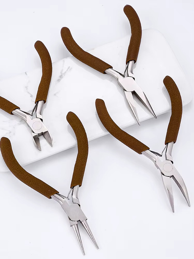 QIAO 4-teiliges Schmuckzangen-Werkzeugset aus Metall in Silber mit Spitzzange, Rundzange, Drahtschneider und gebogener Spitzzange für die Schmuckherstellung - Bild 3
