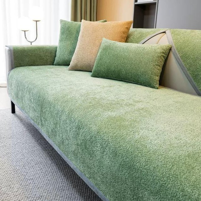 Rutschfeste Sofakissenmatte aus Wintermilchplüsch in Grün, quadratischer Sofabezug aus Chenille-Polyester, B/T: 45 x 45 cm - Bild 1
