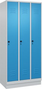 C+P Spind Classic PLUS Garderobenschrank mit Sockel, 3 Abteile, Stahlkonstruktion, Grau/Blau, H x B x T: 195 x 90 x 50 cm - Bild 1