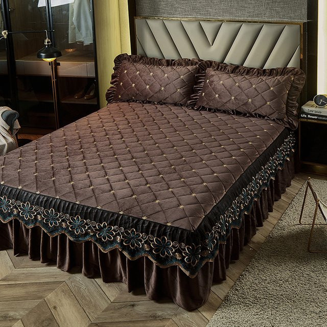 Mtuove Luxuriöse Stickerei-Tagesdecke aus weichem Samt in Beige und Braun, verdickte Plüsch-Steppdecke für den Winter, King-Size - Bild 1