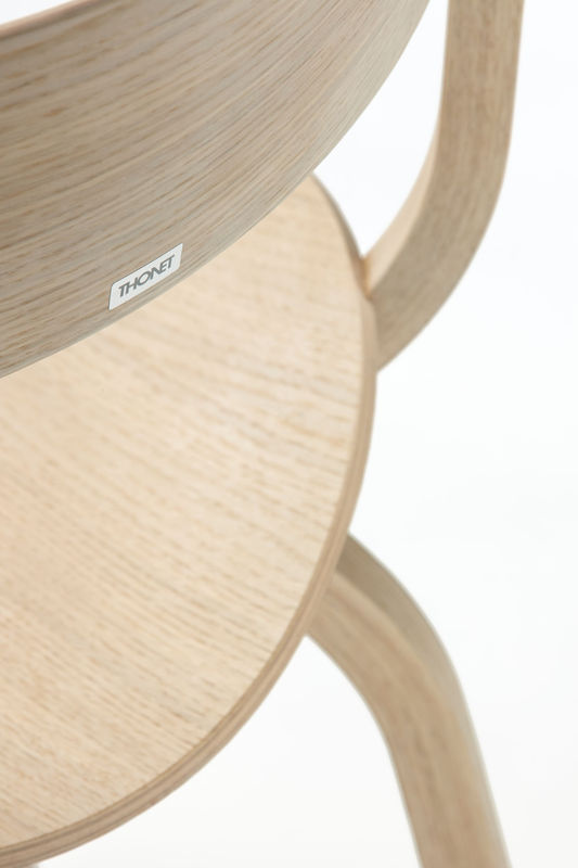 Thonet 404 F Stuhl aus lackierter Eiche in Braun mit Armlehnen - Bild 2