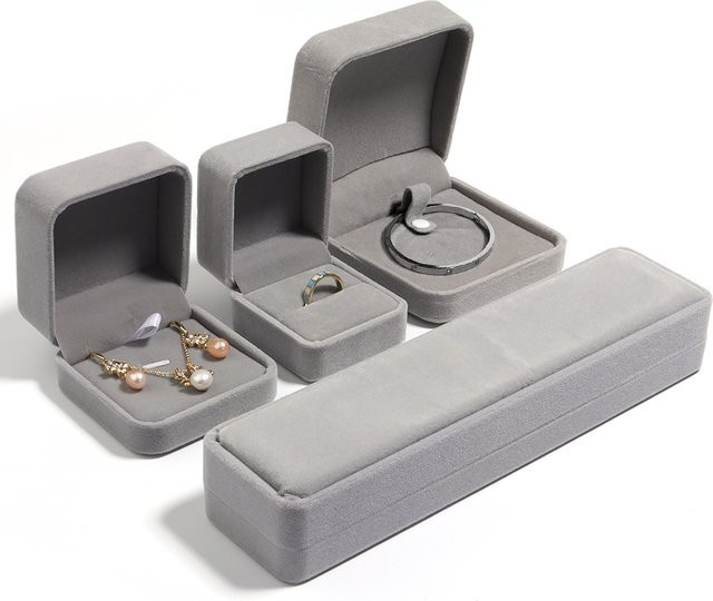 Graue Samt-Schmuckschatulle zur Aufbewahrung von Halsketten, Armbändern und Ohrringen - Bild 1