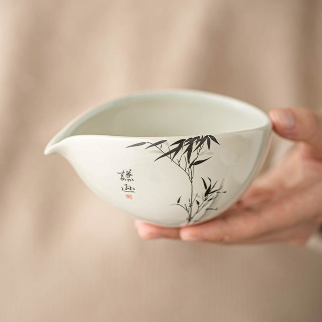 Keramische Teetasse in Weiß mit Bambus-Elementen für dein Tee-Set - Bild 1