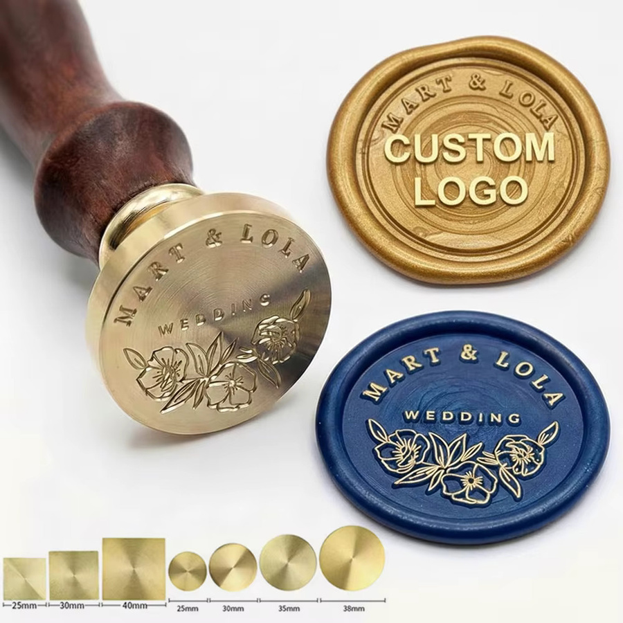 Personalisierter Wachssiegel mit individuellem Logo und Messingstempelkopf in Gold für Hochzeitseinladungen und Geschenke - Bild 1