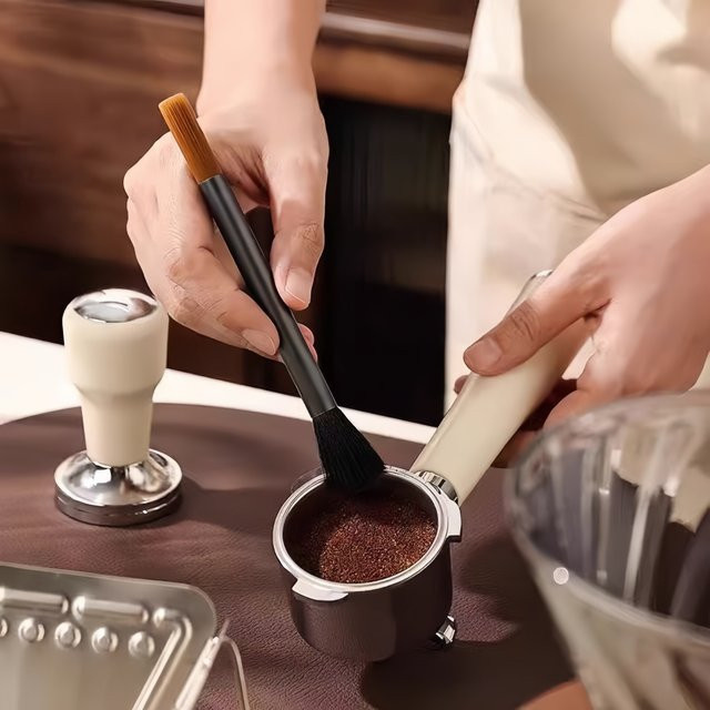 WUWANLI Kaffeemühle Reinigungsbürste aus Aluminium mit weichen Borsten in Schwarz - Bild 1