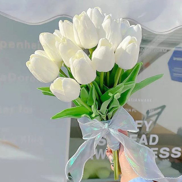 10 Stück künstliche Tulpen von ZQCXLD in Weiß als realistischer Blumenstrauß für Hochzeiten und Dekorationen - Bild 1