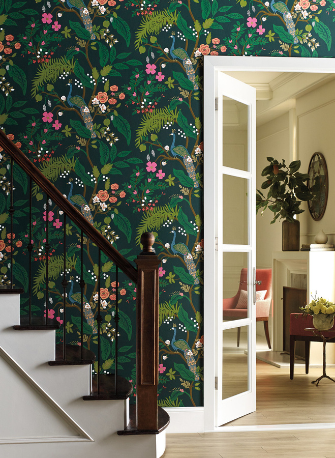 Rifle Paper Co. Tapete Peacock mit floralem Design und Tiermotiven in Multicolour - Bild 1