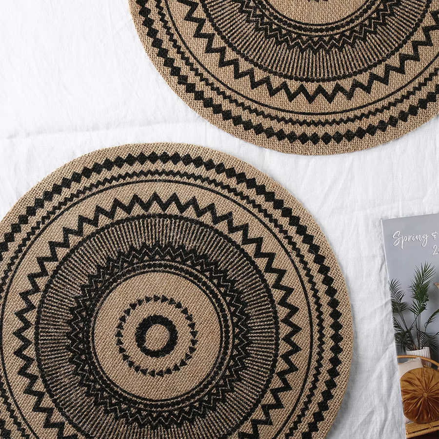 Boho Jute Tischset mit Wellenmuster in Beige und Schwarz, rund und hitzebeständig - Bild 2