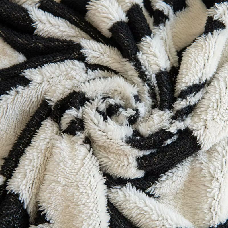 Shu Mianrong Zweifarbiges quadratisches Sofa-Handtuch als Sofa-Schutzhülle in Weiß und Multicolor - Bild 5