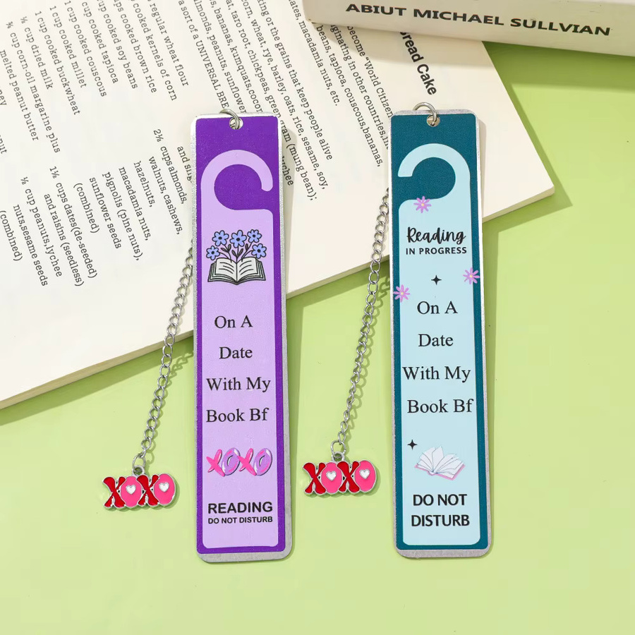 Potdemiel Metall-Lesezeichen XOXO in Pink mit Herzanhänger und Quaste - Bild 2