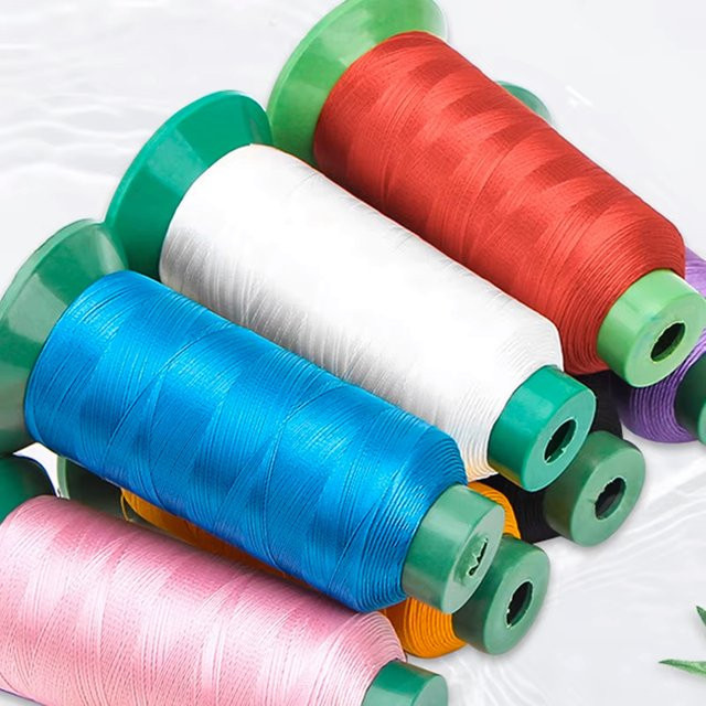 24 Farben Stickgarn Set aus Seide für Maschinenstickerei und Näharbeiten in Multicolour - Bild 1