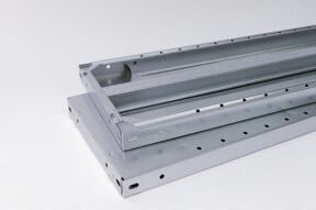 Regalwerk BERT-Stahl-Fachboden aus verzinktem Stahl in Silber inklusive 4 Fachbodenträgern, Breite: 87 cm, Tiefe: 50 cm - Bild 1