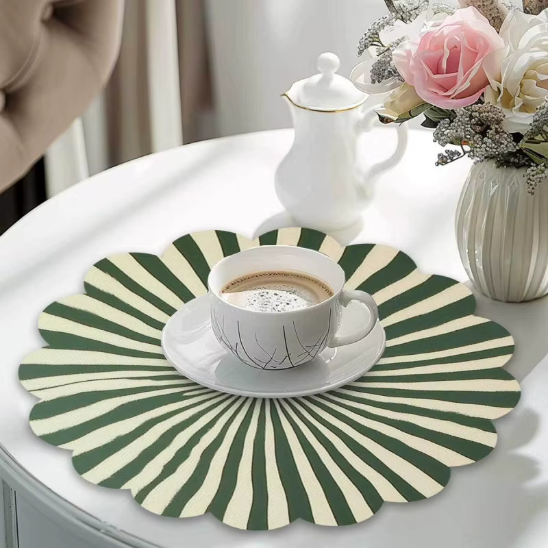VIKAMA Vierteiliges rundes Tischset in Salbeigrün mit floralem Blumenmuster und Sonnenstrahlen-Design, hitzebeständige Tischmatten - Bild 2