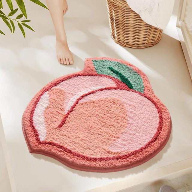 Saugfähiger Badezimmerteppich mit Frucht-Design von yiluwhc in Peach/Pink aus Baumwolle - Bild 1