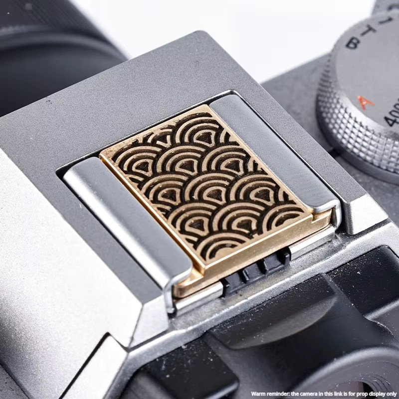 LVSHE Metall Hot-Shoe-Abdeckungsschutzkappe in Gold für Canon Nikon Sony Leica Pentax und Panasonic Kameras - Bild 1