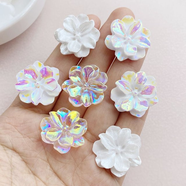 10 Stück TSXJY Weiße Blumen Serie aus Harz als DIY Schmuck und Telefonhülle Zubehör - Bild 1