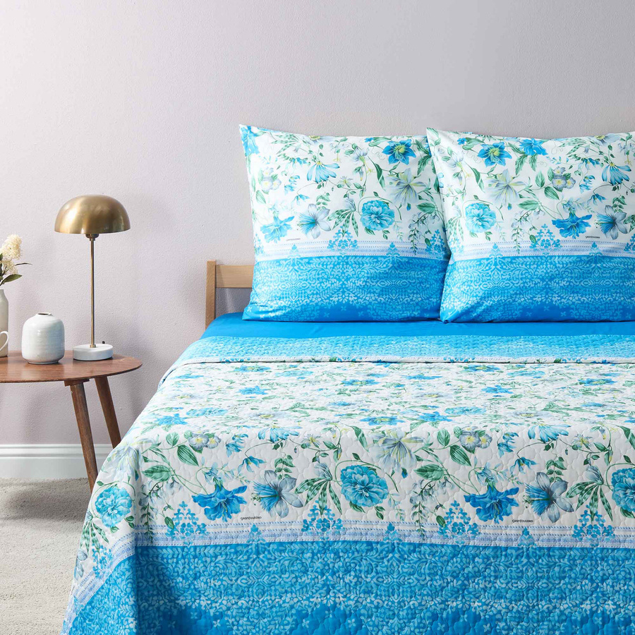 Bassetti Tagesdecke Casablanca in Celeste Blau aus Baumwolle mit geometrischem Steppmuster - Bild 1