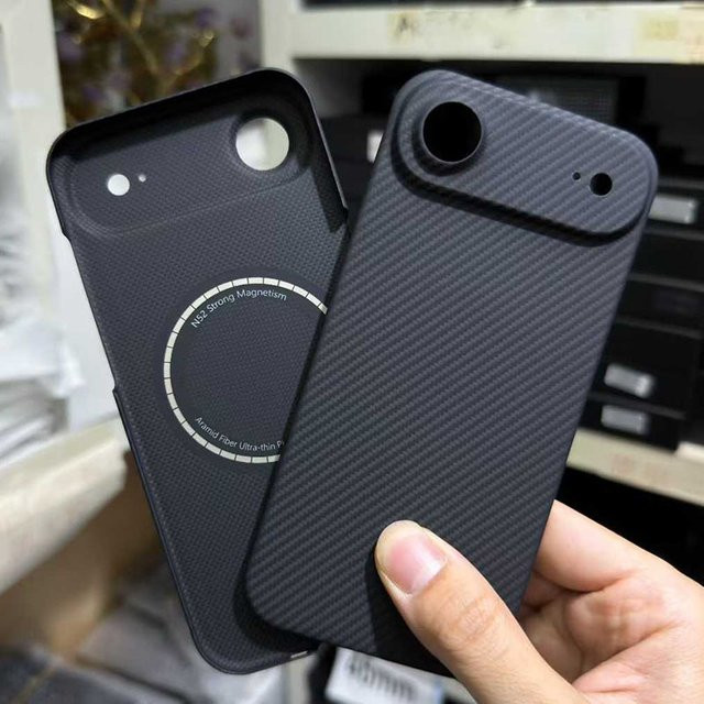 Apple iPhone 17 Air Schutzhülle aus echter Kohlefaser Aramid mit MagSafe Magnetring in Schwarz - Bild 1