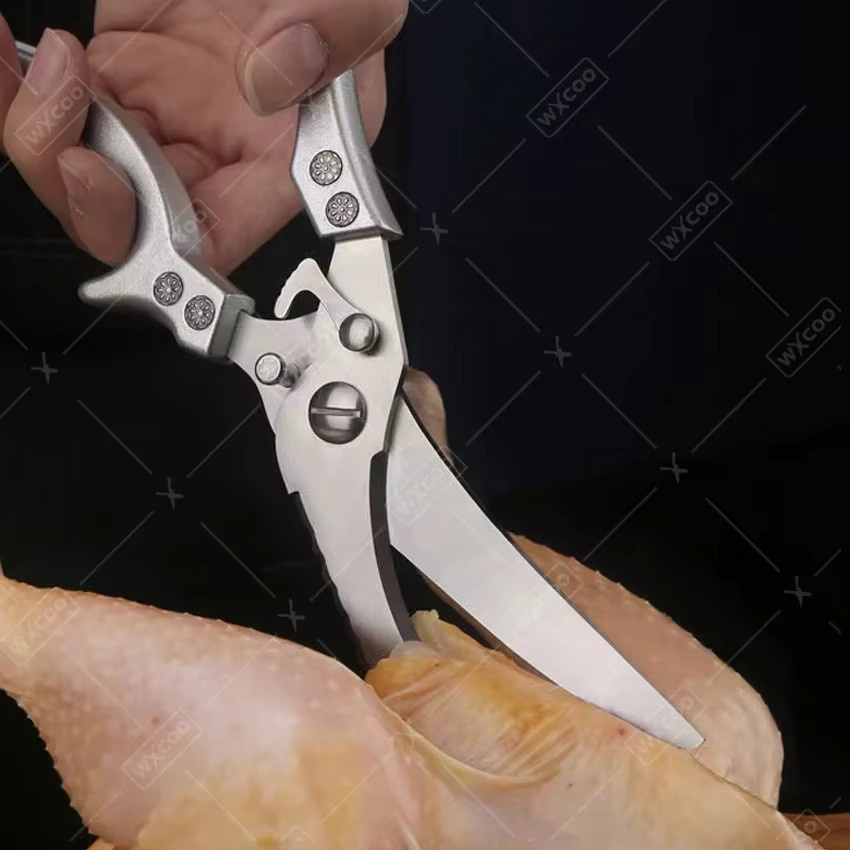 WXCOO Profi Küchenschere aus Edelstahl in Silber als leistungsstarker Hühnerschneider und Grillschere - Bild 3
