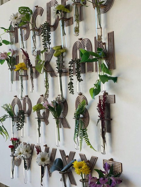 Artilady A-Z Alphabet Pflanze Wandbehang mit Holzständer im Boho Floral Design, Mehrfarbig - Bild 1