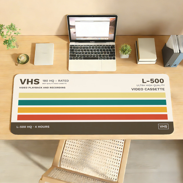 Art V-VHS Mauspad aus Gummi, rutschfeste Schreibtischunterlage für Gamer und Computer in Multicolour - Bild 1