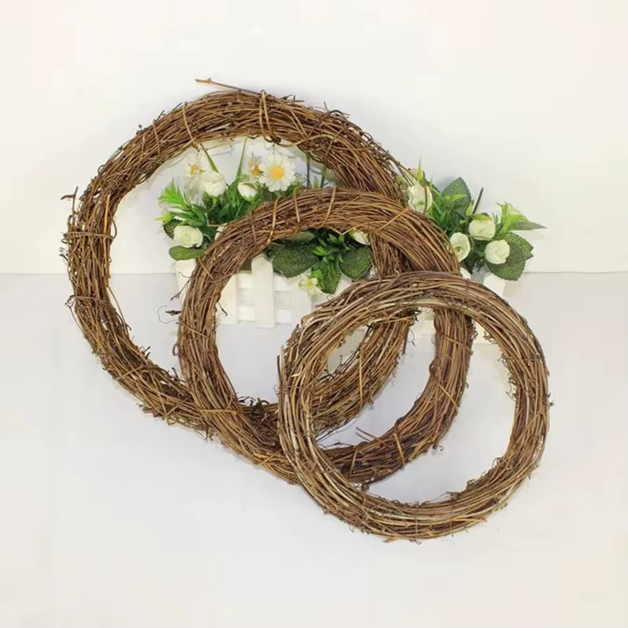 ZQCY Künstlicher Kranz mit Blumen und Blättern in Braun für Hochzeit, Weihnachten und Garten als Hänge-Ornament - Bild 3
